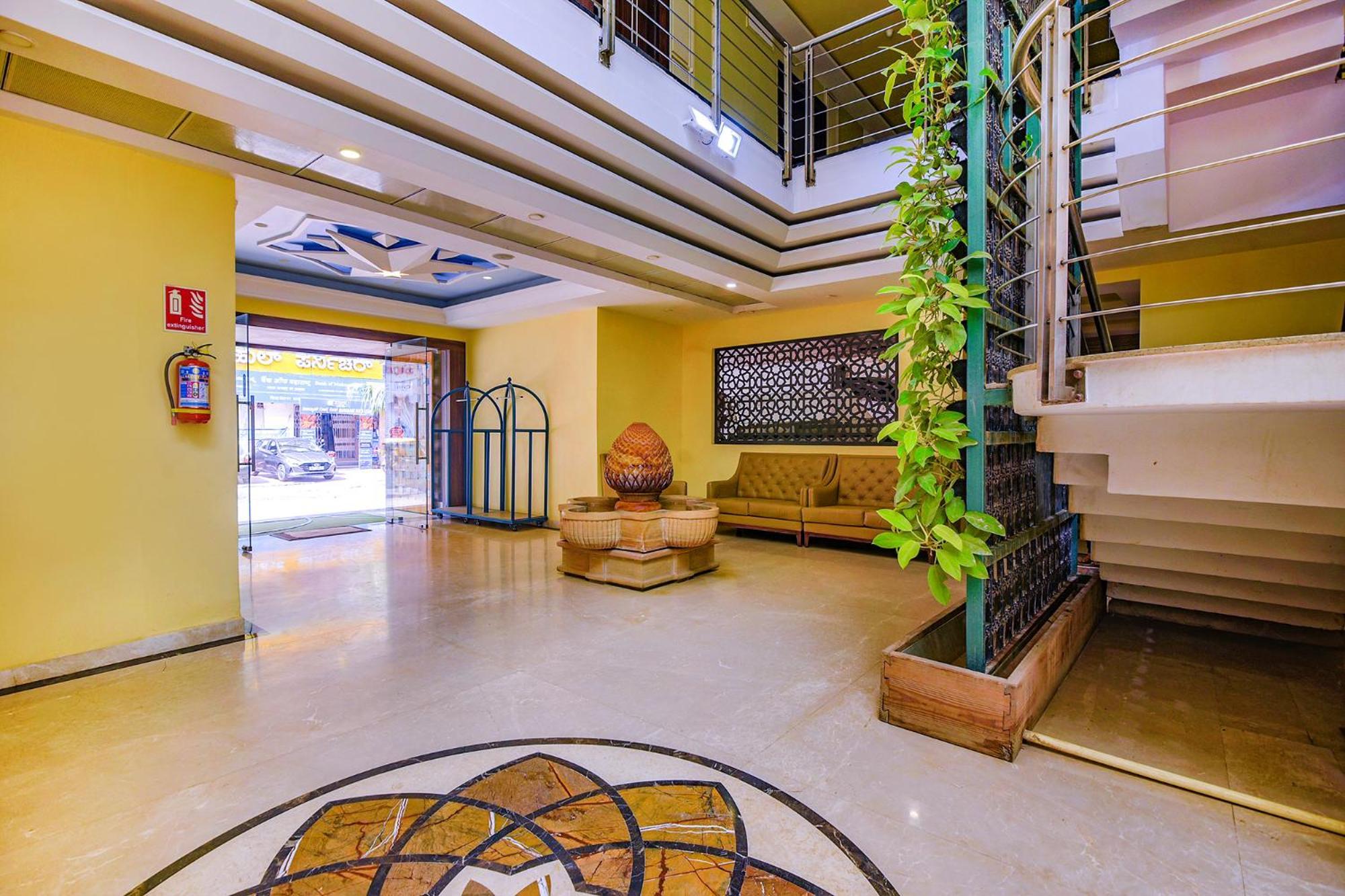 העיר בנגלור Fabhotel Phoenix Resorts - Nr M Chinnaswamy Stadium מראה חיצוני תמונה