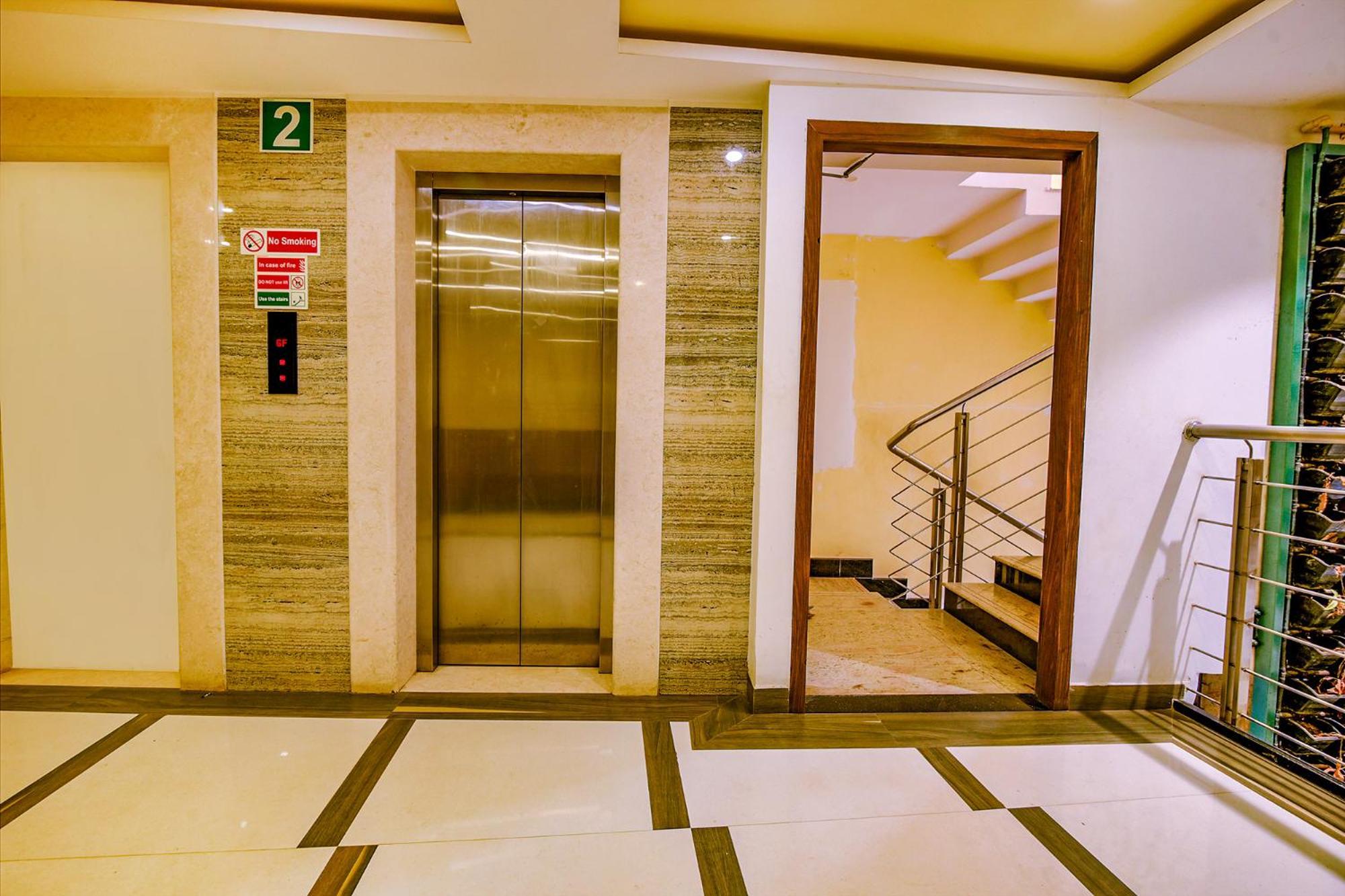 העיר בנגלור Fabhotel Phoenix Resorts - Nr M Chinnaswamy Stadium מראה חיצוני תמונה