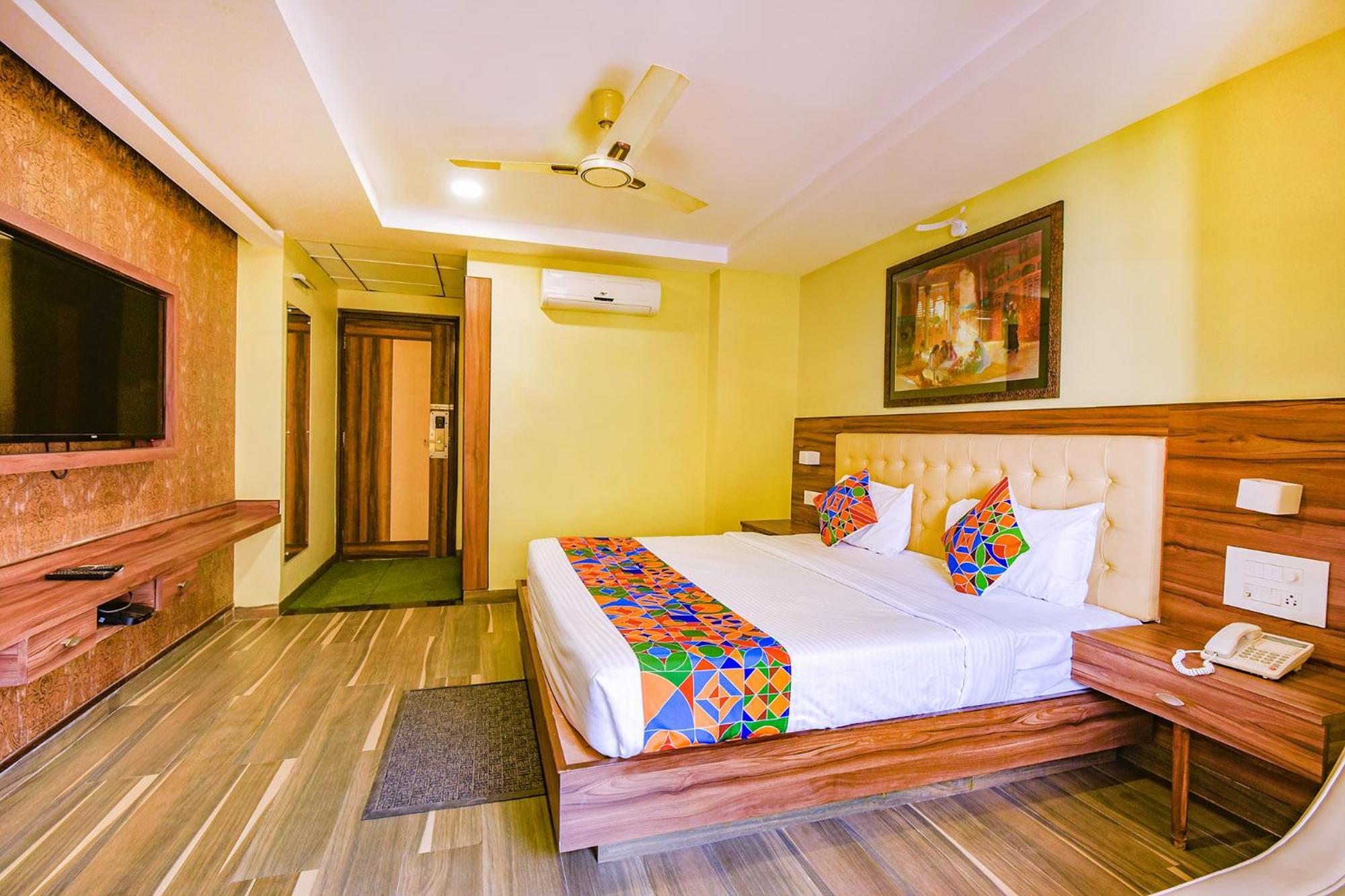 העיר בנגלור Fabhotel Phoenix Resorts - Nr M Chinnaswamy Stadium מראה חיצוני תמונה