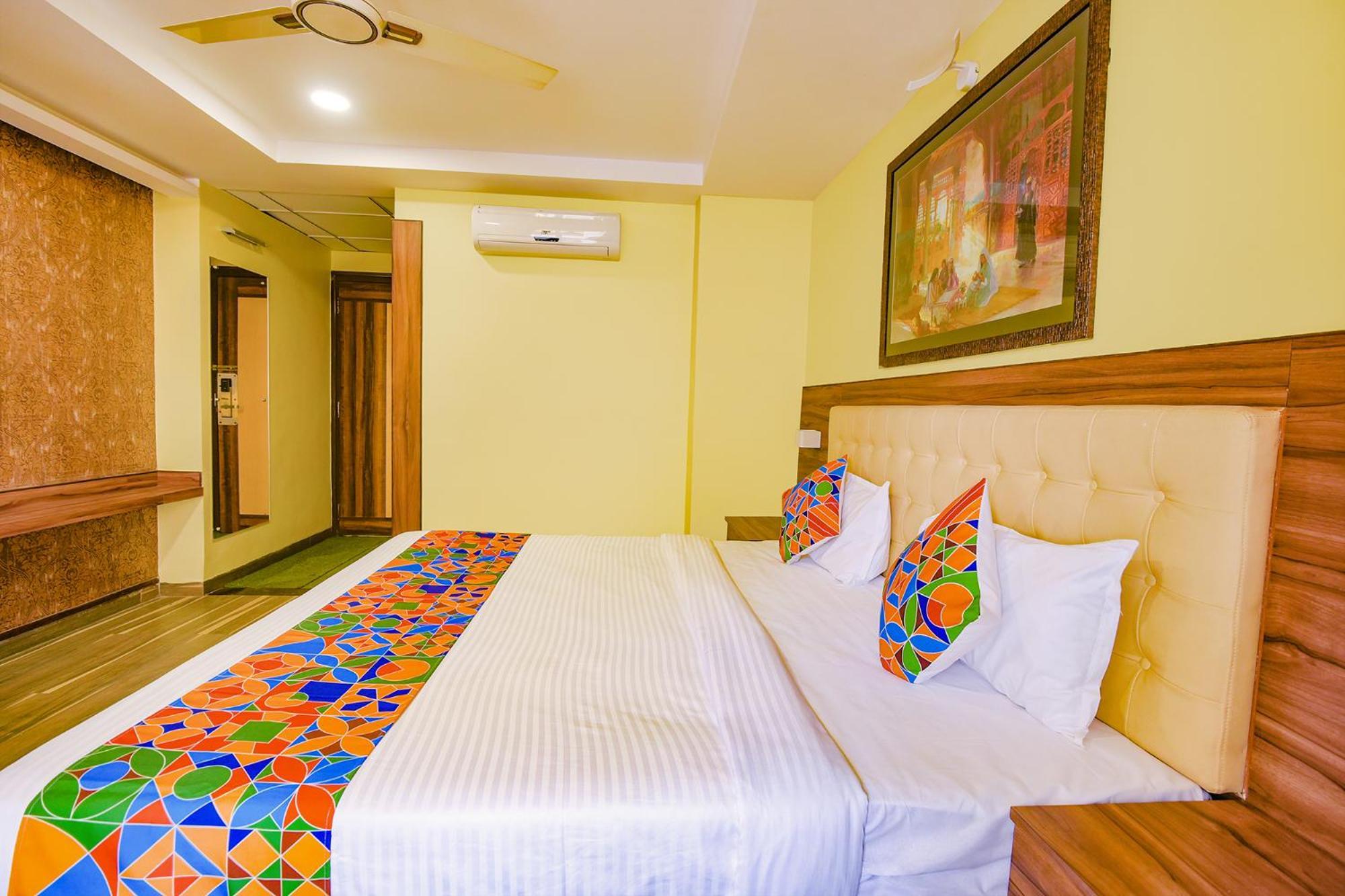 העיר בנגלור Fabhotel Phoenix Resorts - Nr M Chinnaswamy Stadium מראה חיצוני תמונה
